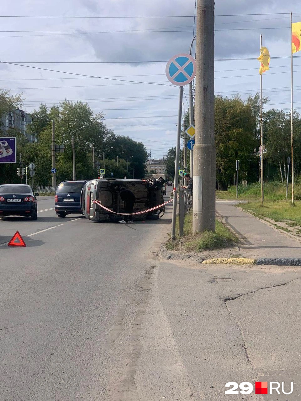 На Московском проспекте Архангельска перевернулся автомобиль - 19 августа  2023 - 29.ру