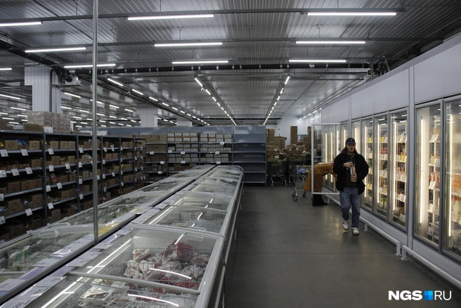 Продукты можно купить и как в обычном супермаркете, но цена будет выше | Источник: Стас Соколов / NGS.RU