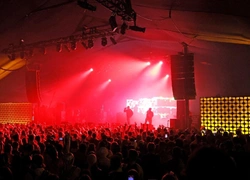 Группа Kneecap устроила агрессивную пропалестинскую акцию на Coachella