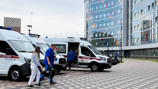 Ребенка повезут под присмотром реаниматологов | Источник: «Детский центр им. Рошаля» / t.me