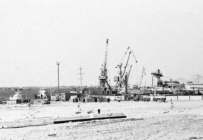 Нефтеюганский речной порт на Юганской Оби рядом с 1-м микрорайоном | Источник: «Это Юганск, детка!»