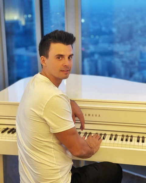 Кирилл Туриченко: «Иванушки» понесли ущерб из-за моего участия в «Маске», пришлось отменять концерты»