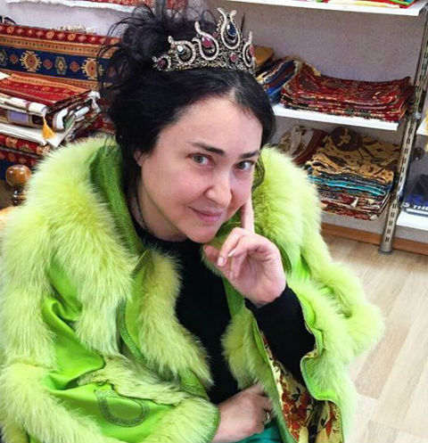 Лолита Милявская в короне и без макияжа