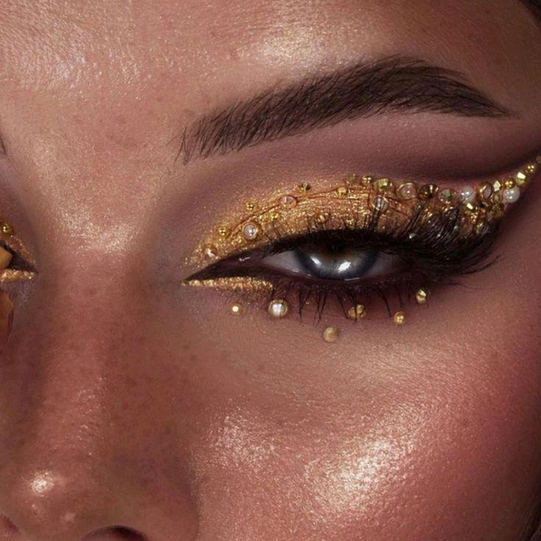 макияж на новый год 2026, новогодний макияж 2026, новогодний макияж, макияж на новый год, легкий макияж на новый год, какой макияж на новый год, новогодняя косметика | Источник: Pinterest