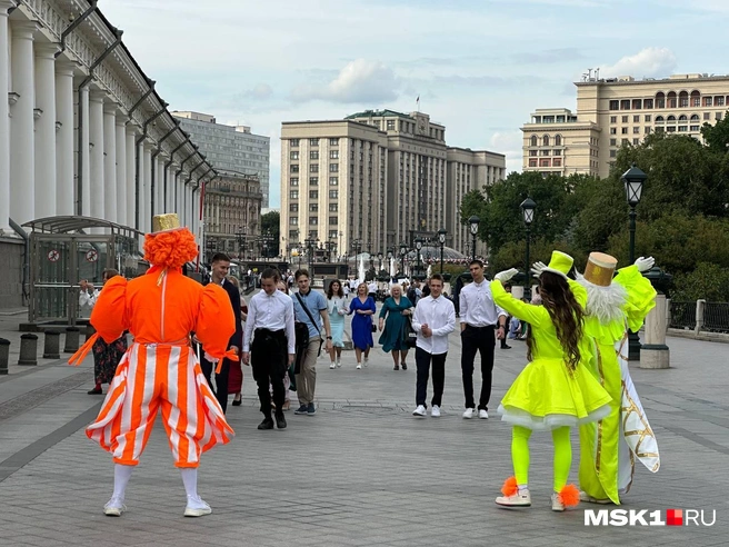 На ВДНХ прошел главный столичный выпускной, а в Государственном Кремлевском Дворце начался общероссийский | Источник: Индира Лебедева / Starhit.ru