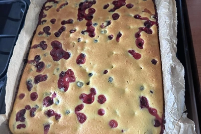 Murmansk Cook Shares Fluffy Kefir Berry Pie Recipe
