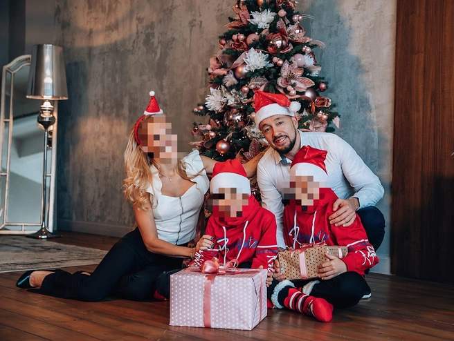 В своих обучающих видео гуру пикапа называет разведенных женщин, которые имеют детей, «разведенками с прицепом» | Источник: vk.com