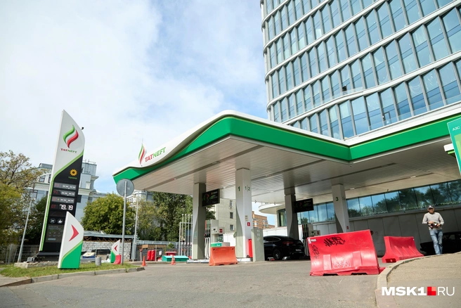 К середине дня на заправке «Татнефть» в Даниловском районе остался только дизель | Источник: Дмитрий Толстошеев / MSK1.RU