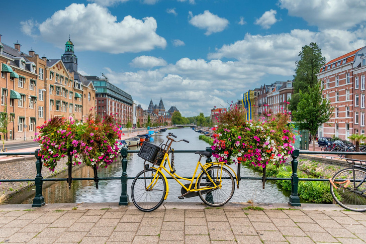 Сколько велосипедов каждый год достают из каналов Амстердама? Попробуйте угадать