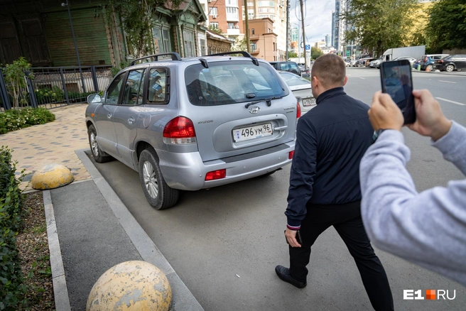 Сотрудникам «Горпарковок» приходится наматывать километры по городским улицам | Источник: Владислав Лоншаков / E1.RU