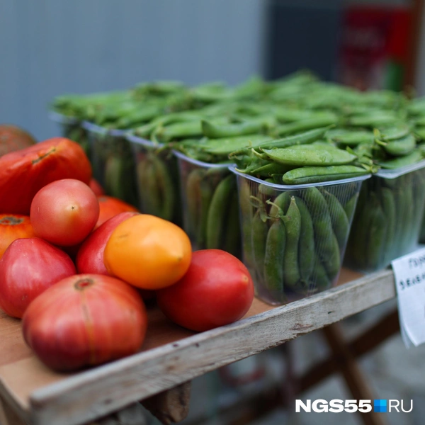 Продуктов женщина привозит на продажу не много | Источник: Евгений Софийчук / NGS55.RU
