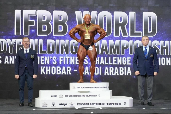 В 2025 году Сергей Брызгалов стал Чемпионом мира по бодибилдингу в категории&nbsp;— старше 50 лет | Источник: личный архив Сергея Брызгалова 