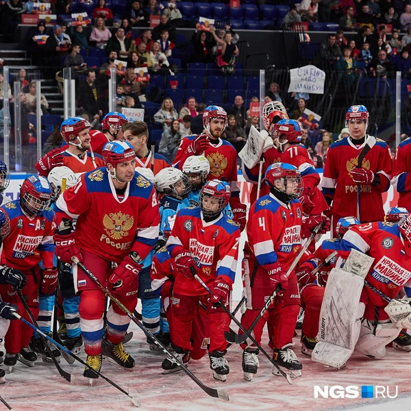 В конце игроки сделали общее фото | Источник: Александр Ощепков / NGS.RU