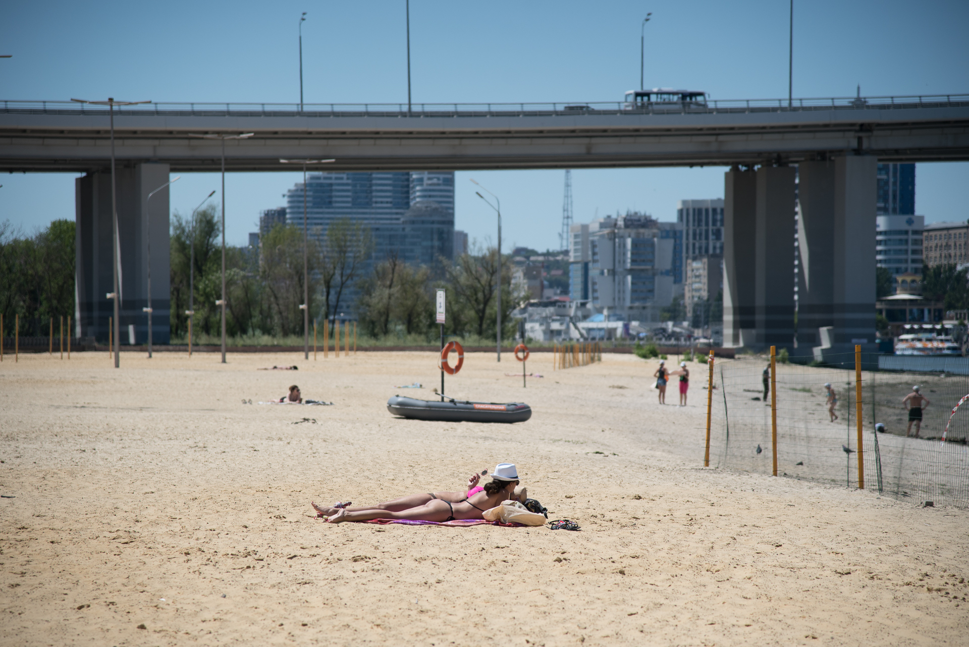 Где можно купаться в томске 2024. Пляж. Владивосток пляжи. Пляж Левобережный. Левый берег Дона пляж.