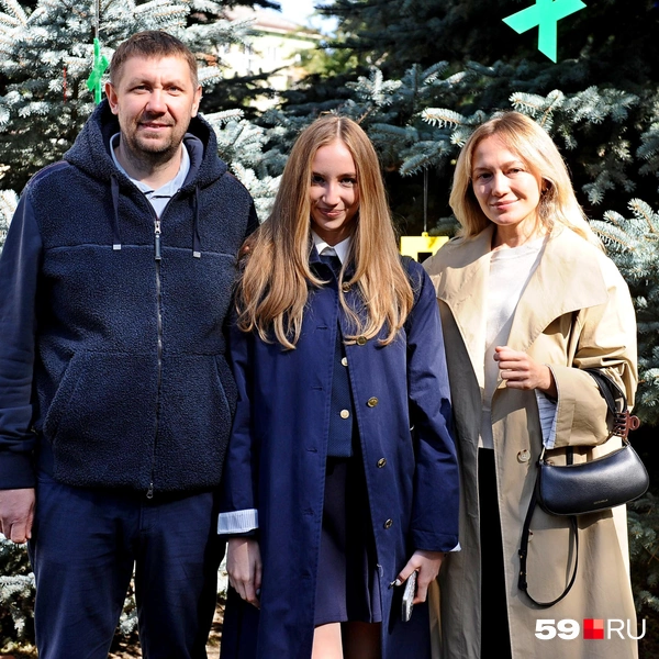 Пермяки фотографировались на фоне хвойных деревьев&nbsp;— получилось очень красиво | Источник: Ирина Тропина / 59.RU