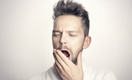 Частое зевание может быть тревожным симптомом. Как отличить сонливость от недомогания