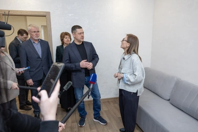 Ведерников осмотрел квартиры сопровождаемого проживания в Пскове