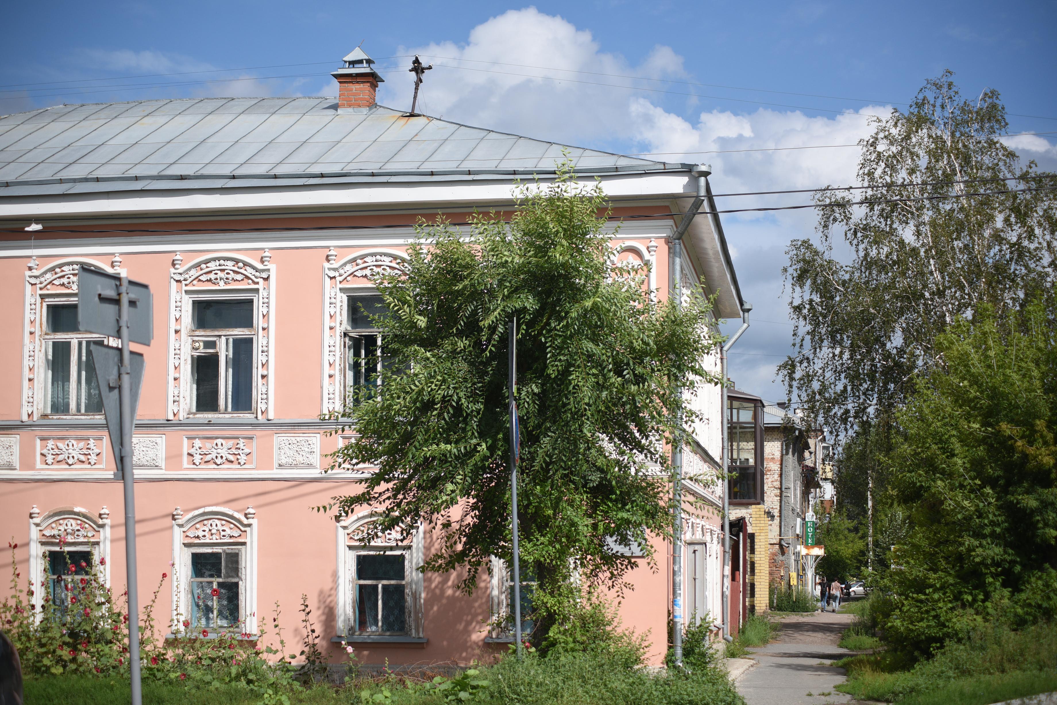 Нехватка врачей, плохой вывоз мусора и новые парки: чем дышит второй по величине город Зауралья