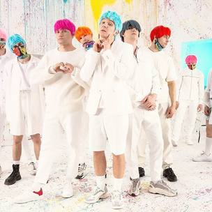 Группа «Хлеб» спародировала исполнителей k-pop в новом клипе