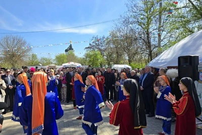 Астраханцы красочно отметили Навруз