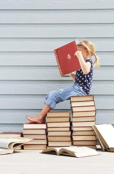 Тайны бытовых приборов, необычная дружба между лисичкой и кленом и приключения Деда Мороза: 10 книжных новинок ноября для детей | parents.ru