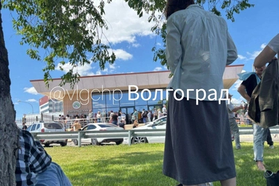 Волгоградские больницы и поликлиники эвакуируют — видео