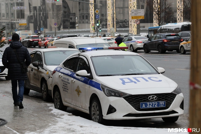 Три автомобиля столкнулись в тоннеле на севере Москвы, водителя зажало в салоне | Источник: Артём Устюжанин / MSK1.RU