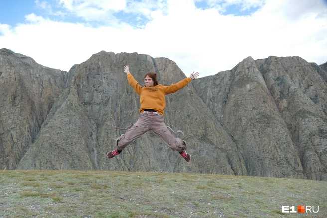 Видовая площадка по дороге в село Инегень. Горный Алтай прекрасен | Источник: Дарья Черткова