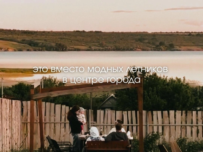 По отзывам предпринимателя, гости в целом довольны форматом отдыха в деревянном доме | Источник: Глэмпинг Волга Хутор / Vk