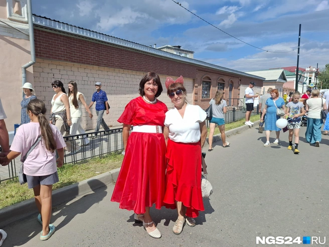 Действительно, каждый день в таких образах не походишь | Источник: Татьяна Зарва / NGS24.RU