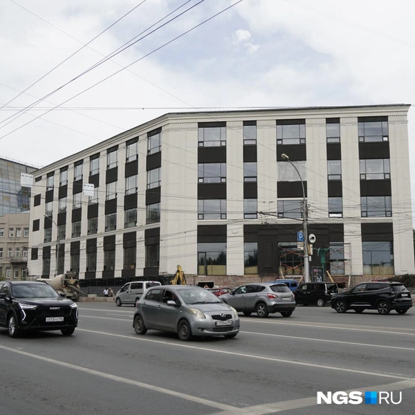 Реконструкцию здания на улице Серебренниковской должны закончить в этом году | Источник: Александр Ощепков / NGS.RU