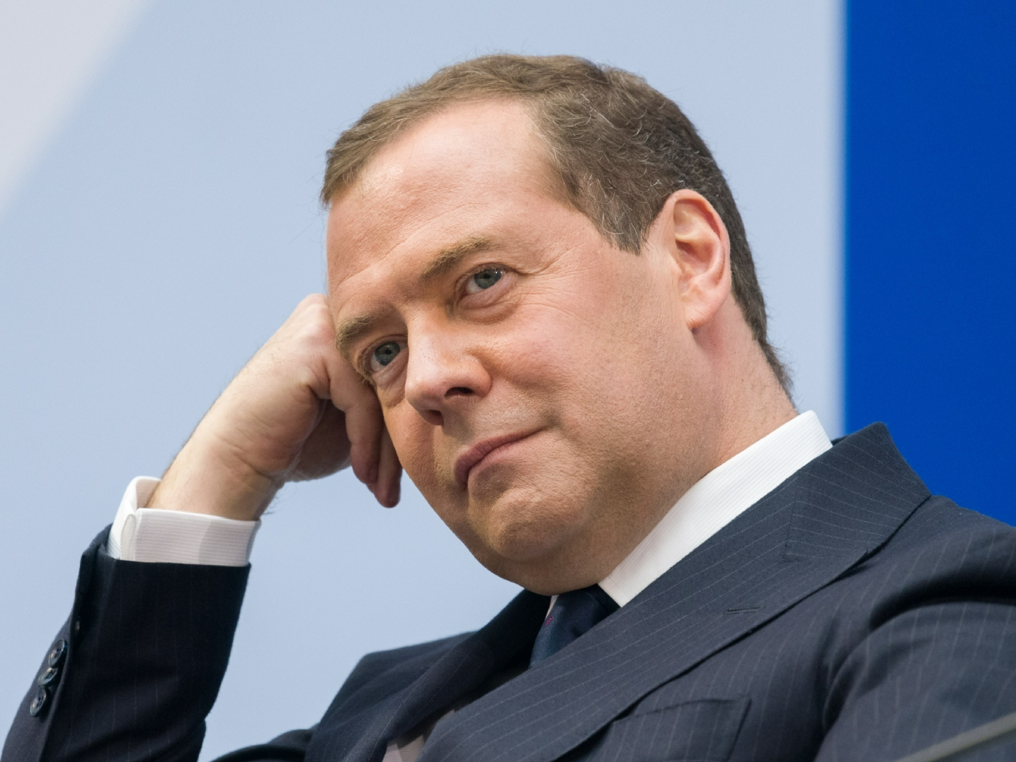 Дмитрий Медведев займет должность первого зампреда Военно-промышленной  комиссии России | STARHIT