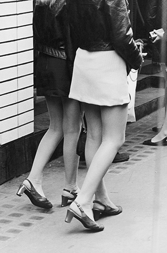 Фото №6 - Как Брижит Макрон сняла табу на мини-юбки и стала новой иконой стиля Франции