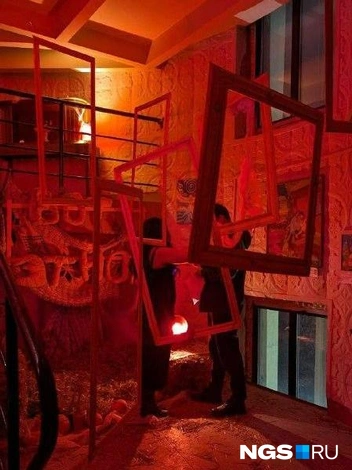 Жуткие хэллоуинские декорации | Источник: Алёна Золотухина / NGS.RU