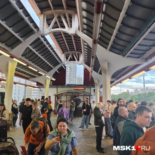 Многие делали памятные кадры | Источник: Игорь Мещанев / MSK1.RU