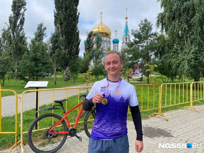 Антон пробежал дистанцию в десять километров  | Источник: Анастасия Власова / NGS55.RU 