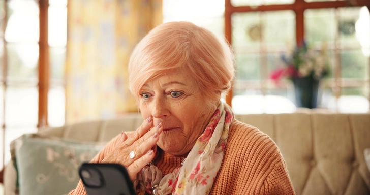 Странные блогеры, бессмысленные видео: почему российские пенсионеры не узнают любимую соцсеть | Источник: PeopleImages/Shutterstock/Fotodom.ru