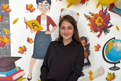 Young Kuzbass Teacher's 30-Kilometer Commute and Nine Classes Bring Happiness