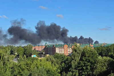 Два бензовоза горят в Бронницах, площадь 5 тыс. кв. м