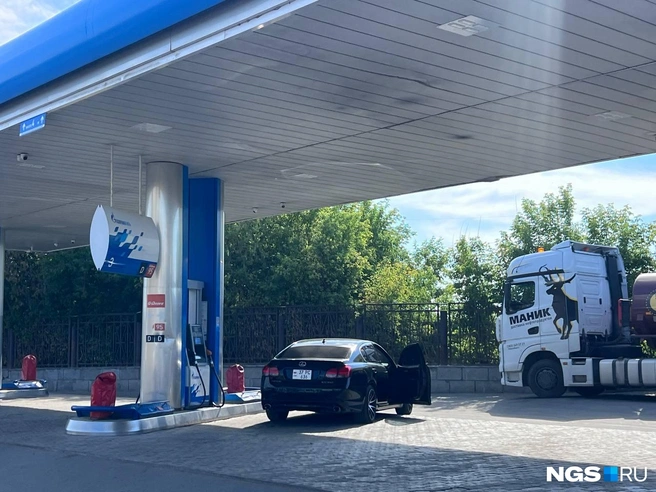 Ни на кассах, ни в голове очереди достаточно крупногабаритного мужчины, чтобы осадить хитреца, не нашлось | Источник: Анна Скок / NGS.RU