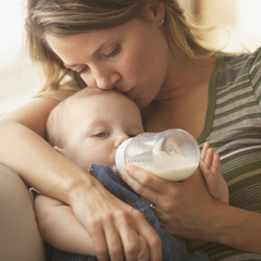 У ребенка аллергия на молочные продукты: что делать, и чем их заменить