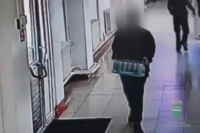 Кража алкоголя в Благовещенске раскрыта по камерам