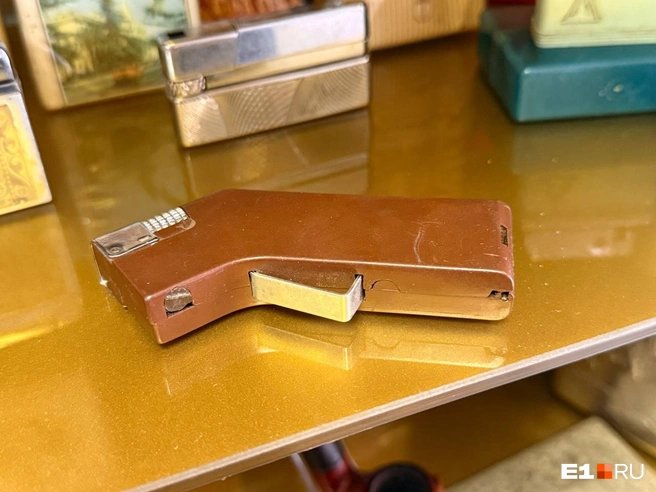 Винтажная зажигалка интересной конструкции | Источник: Дарья Костомина / E1.RU