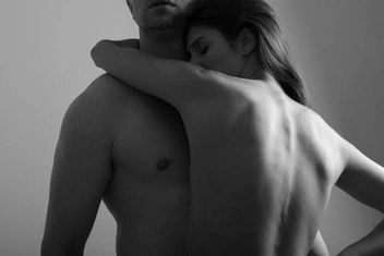 «Любовь — это алхимия»: как отпустить стереотипы об отношениях и начать просто наслаждаться друг другом