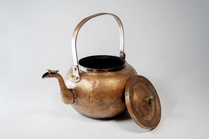 Обнаруженные на борту канонерского баркаса дорогостоящие вещи помогли историкам установить, что судно было «командирским» | Источник: пресс-служба РГО