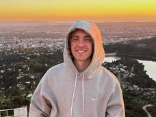 Личный кальянщик, охранник под дверью и 12 миллионов за концерт: Егор Крид поднял цены на выступления после скандала