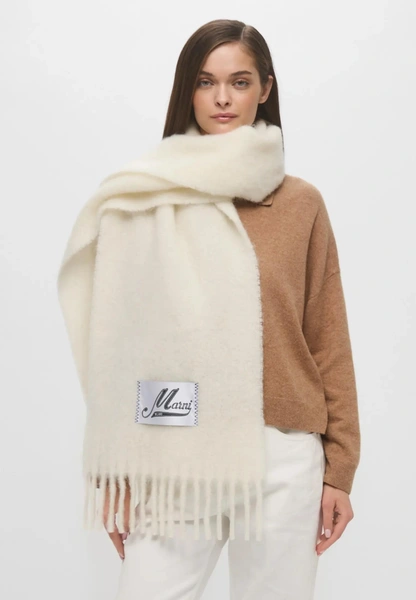 Olsen tuck: заправлять волосы под одежду — новый модный прием от сестер Олсен Olsen tuck: заправлять волосы под одежду — новый модный прием от сестер Олсен