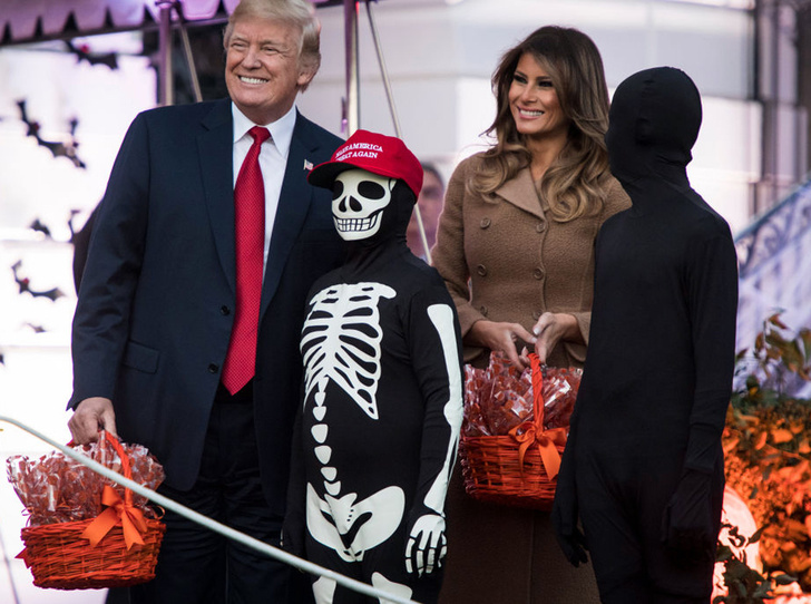 Фото №1 - «Это и так жуткое место»: Меланию Трамп раскритиковали за подготовку Белого дома к Хэллоуину