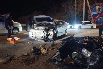 Мужчину деблокировали из искореженного авто после аварии в Сочи