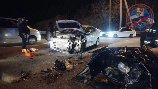 В обстоятельствах аварии разбираются сотрудники полиции | Источник: Служба спасения Сочи